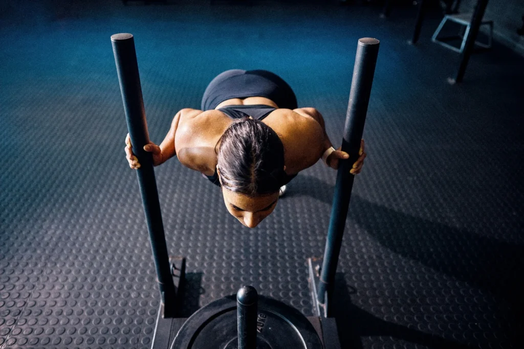 Sesión de entrenamiento híbrido HY-PE combinando fuerza y cardio en Madrid
